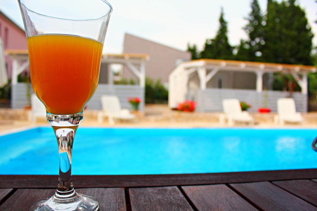 Bungalow Vice With Pool Pakoštane Εξωτερικό φωτογραφία